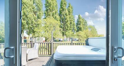 Lakeside Lullaby - Billing Aquadrome