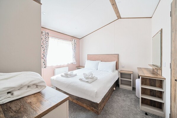 2 bedrooms, individually decorated, individually furnished, free WiFi - Lakeside Lullaby - Billing Aquadrome (Northampton)