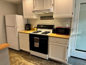 Mikrowelle, Ofen, Herdplatte, Geschirrspüler