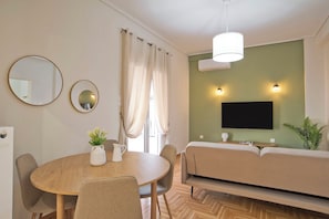 Interior - Kary's Acropolis View Luxury 2BR, 2 BA, Jacuzzi (Athina)