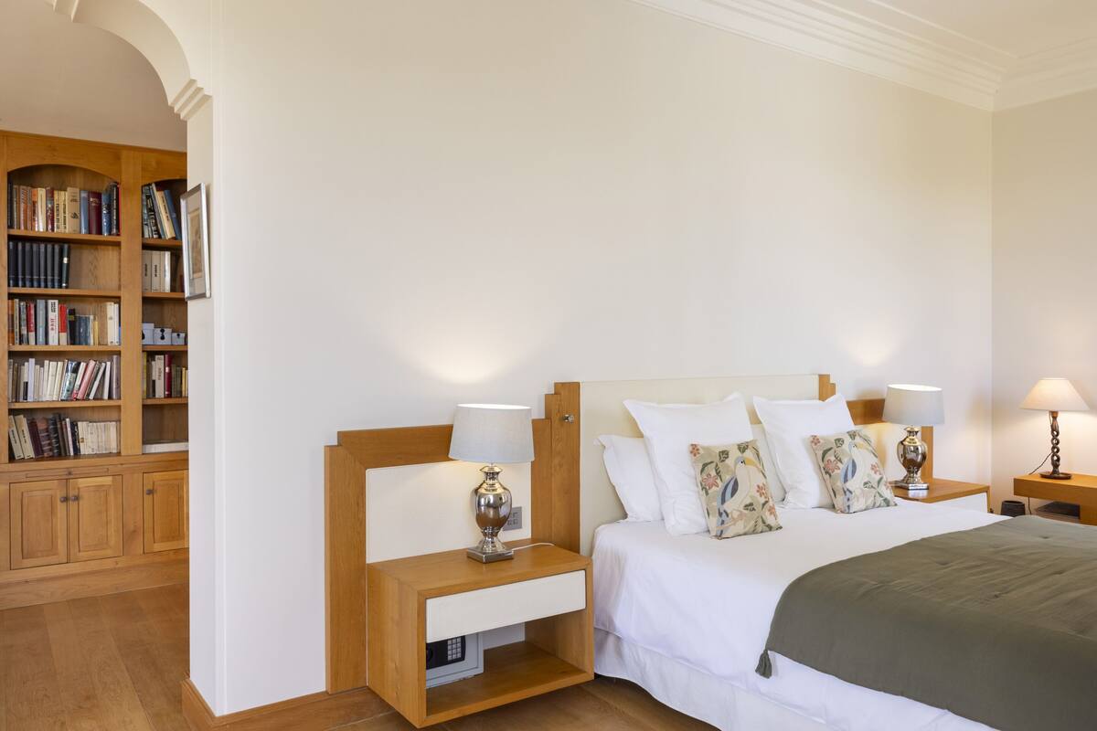 Een kluis op de kamer, gratis wifi, beddengoed