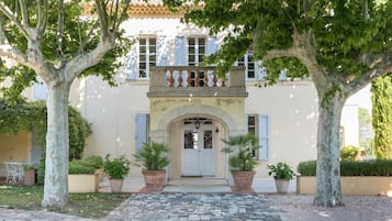 House, Ensuite | Exterior