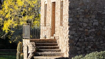 Vila, ensuite | Pemandangan dari properti