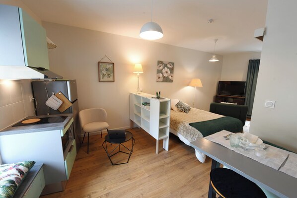 1 slaapkamer, een strijkplank/strijkijzer, wifi, beddengoed