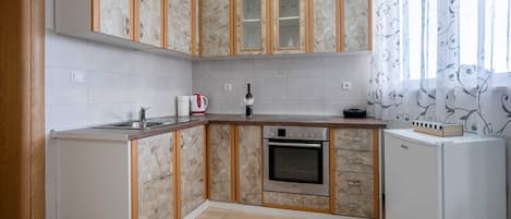 Fridge, oven, stovetop, toaster