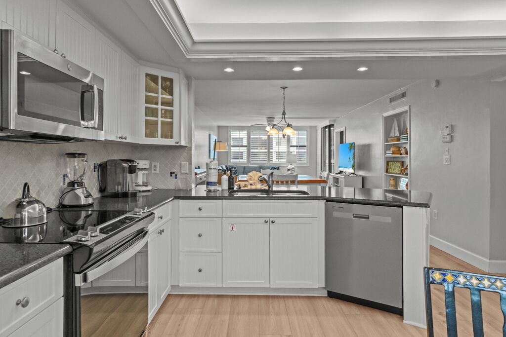 Frigorífic, microones, forn i placa de cuina 