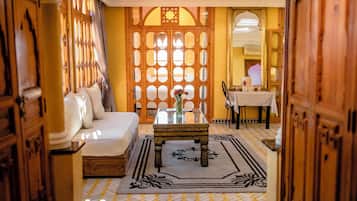 Luxury-Suite | Wohnbereich | Kinderspielzeug, Drucker