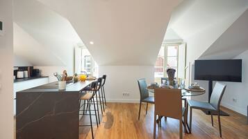 Appartamento Superior, 2 camere da letto | Cucina privata | Frigorifero, microonde, forno, piano cottura