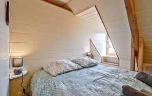 3 bedrooms, travel cot, free WiFi, bed sheets - Awesome home in Quettreville-sur-Sienn with WiFi (Quettreville-sur-Sienn)