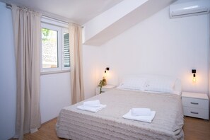 2 chambres, fer et planche à repasser, Wi-Fi, draps fournis