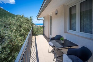 Property grounds - Beautiful 2-Bedroom Apartment in Trpanj (Trpanj)