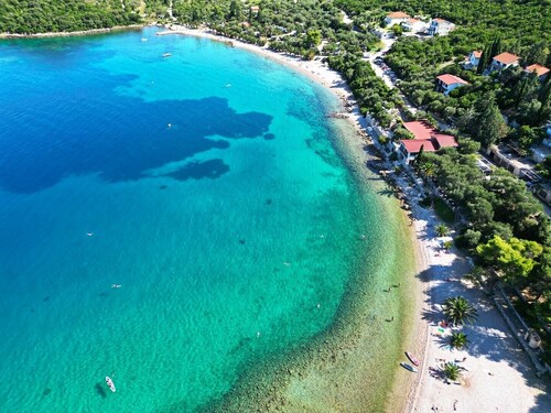 Beautiful 2-Bedroom Apartment in Trpanj