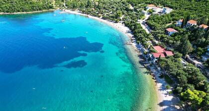 Beautiful 2-Bedroom Apartment in Trpanj