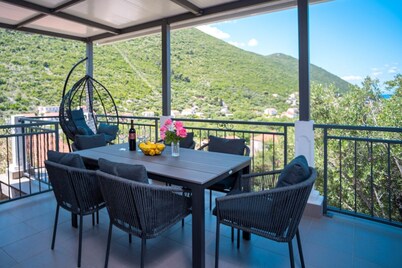 Beautiful 2-Bedroom Apartment in Trpanj