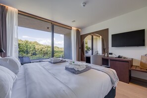 Dobbeltrom – standard, balkong | Safe på rommet, skrivebord og skrivebord for bærbar PC