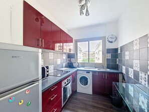 Fridge, microwave, oven, coffee/tea maker