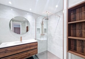 Shower, towels - N&J - LE VICTORIA - Central - Terrace (Niza)