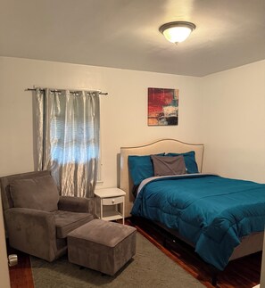 3 habitaciones, tabla de planchar con plancha, wifi y ropa de cama 