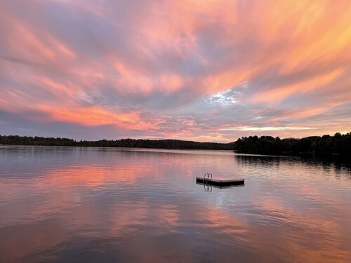 Charming lakefront 1-bedroom apartment with WiFi, AC in peaceful Wayne