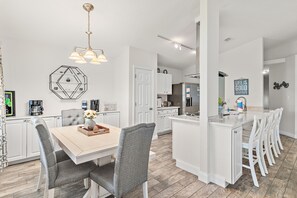 Dining - ⭐Fabulous Backyard-Bikes-Close to Beach-3BR-Happy Horizons⭐ (Destin)