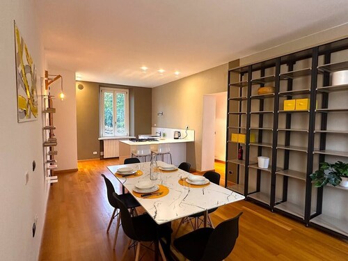 Spacious and bright apartment at the foot of the Upper Town - Parking space included