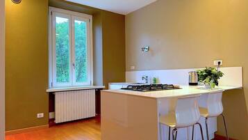 Fridge, microwave, oven, stovetop