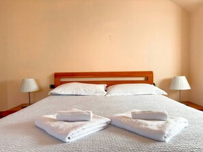 1 bedroom, iron/ironing board, free WiFi, bed sheets