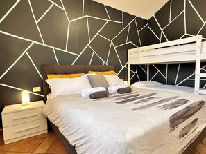 3 chambres, fer et planche à repasser, accès au Wi-Fi (inclus)