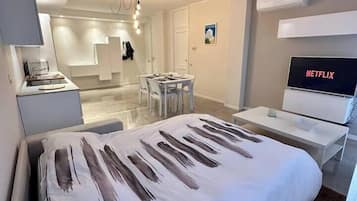 1 slaapkamer, een strijkplank/strijkijzer, wifi, beddengoed