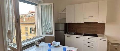 Fridge, microwave, stovetop, coffee/tea maker