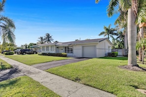 Exterior - Lighthouse Point Oasis w Pool & Hot Tub Near Beach (Lighthouse Point)