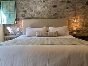 2 bedrooms, iron/ironing board, Internet, bed sheets