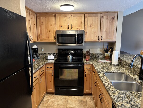 Kühlschrank, Mikrowelle, Geschirrspüler