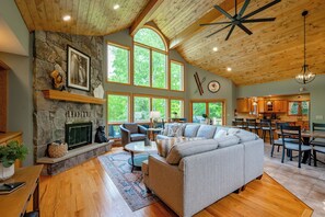 Smart TV, fireplace