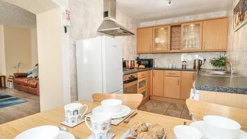 Dishwasher, cookware/dishes/utensils