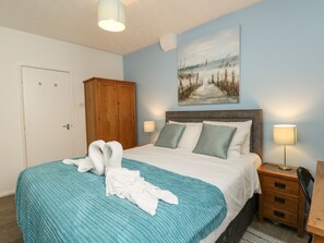 2 bedrooms, individually decorated, individually furnished, free WiFi