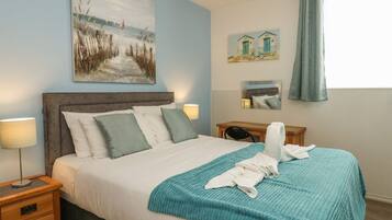 2 Schlafzimmer, individuell dekoriert, individuell eingerichtet