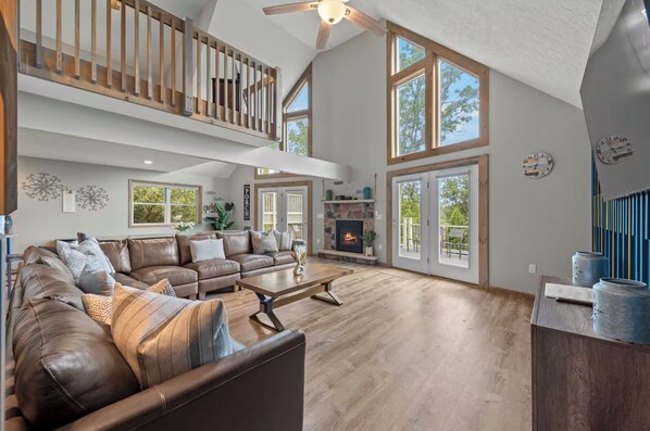 TV connectée, cheminée, baby-foot