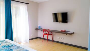 Habitación individual Deluxe | Escritorio y espacio para trabajar con un portátil