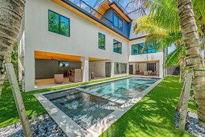 Outdoor pool, a heated pool