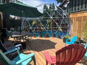 Unclassified image, 2 of 28, button - Charming "Melrose Place" w Year-Round Heated Pool, Deck & Grill (Victoria)
