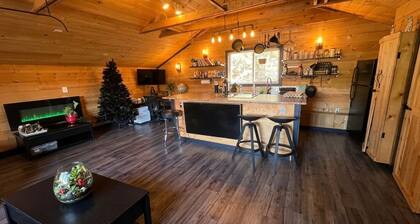 Charming "Melrose Place" w Year-Round Heated Pool, Deck & Grill