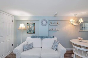 Televisión y chimenea 