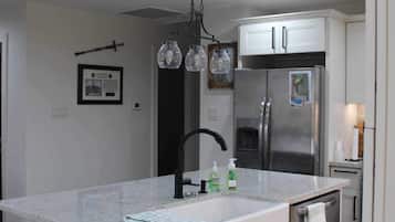 Mikrowelle, Ofen, Herdplatte, Geschirrspüler