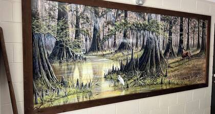3-bedroom Hickory Hill Lodge on a Lake, Sleeps 10, Extra Living Space 2 Kitchens