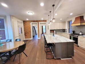 Mikrowelle, Ofen, Herdplatte, Geschirrspüler