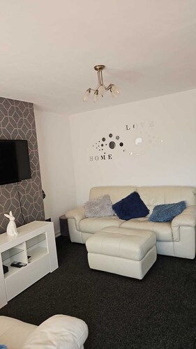  Double room in charming house. Secured with WiFi in Meden Vale, Mansfield. 