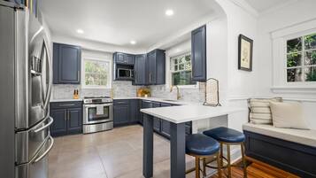 Microwave, oven, stovetop, coffee/tea maker