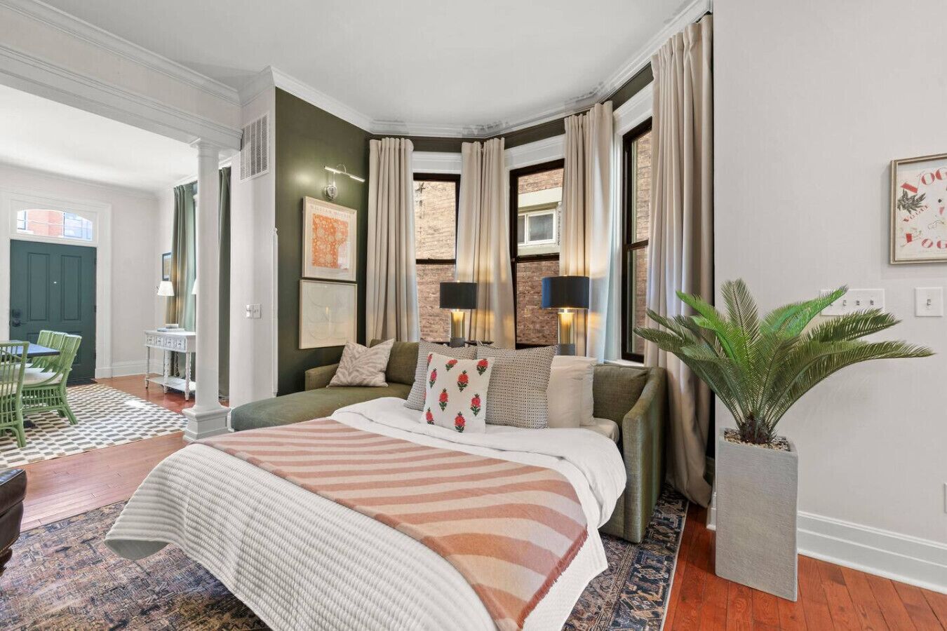 办公桌、熨斗/熨衣板、旅行婴儿床、免费 WiFi