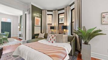 Bureau, fer et planche à repasser, lit parapluie, Wi-Fi gratuit